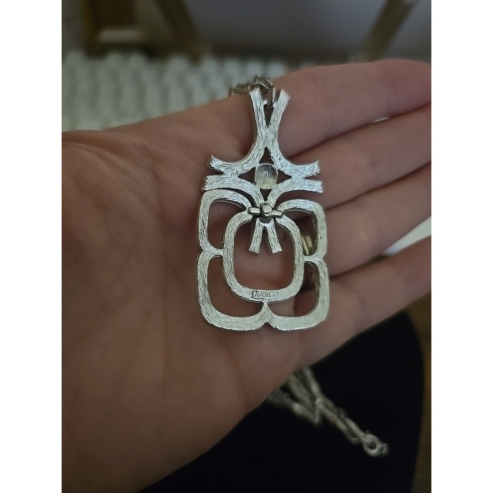 Vintage Avon Brushed Silver Tone Mid Century Modern Brutalist Pendant Necklace - Picture 4 of 5